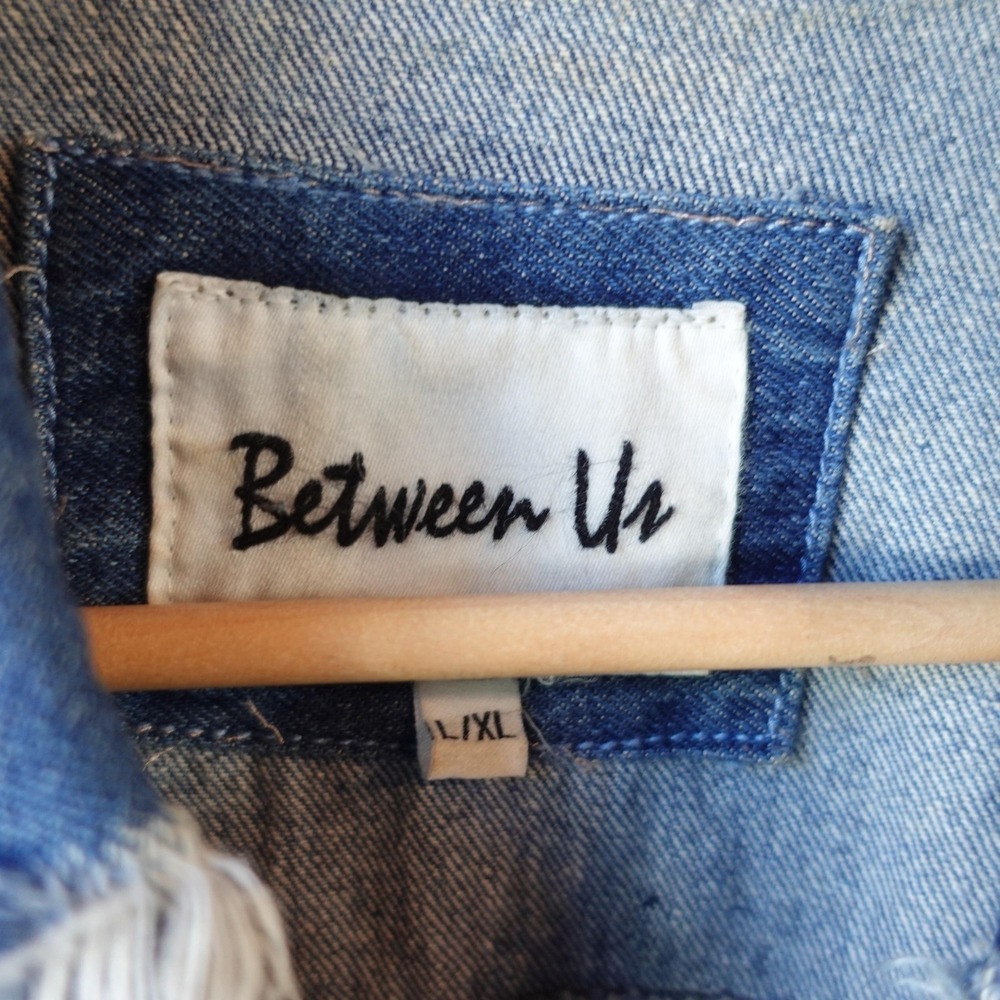 Y2K Denim Jacket Womens L XL Distressed Blue Jean Good Vibes Acid Wash Shirt - Picture 4 of 8